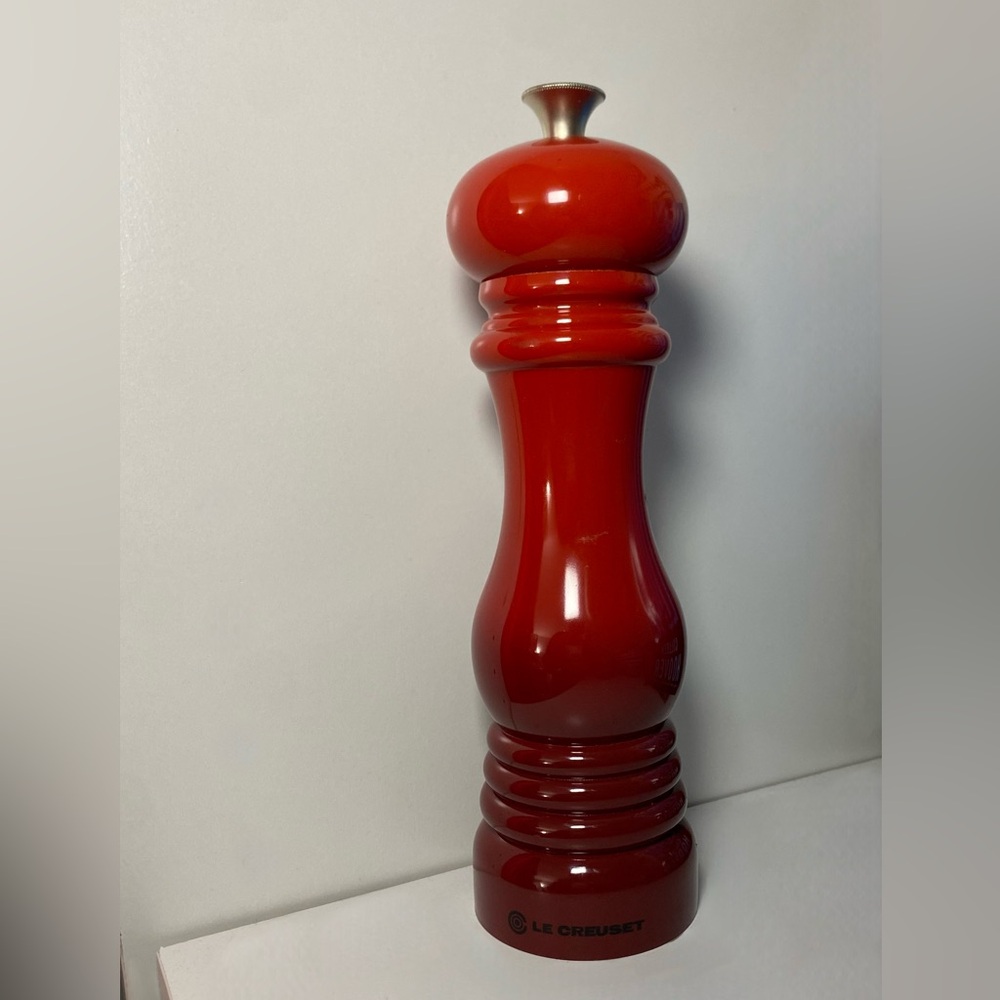 Le Creuset salt mill